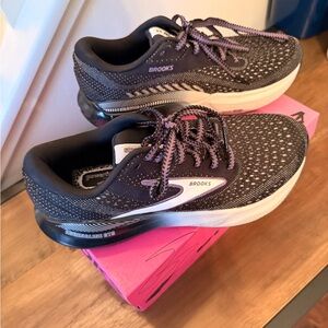 Brooks Adrenaline GTS 24 LIMITED EDITION EMPOWER HER size 8